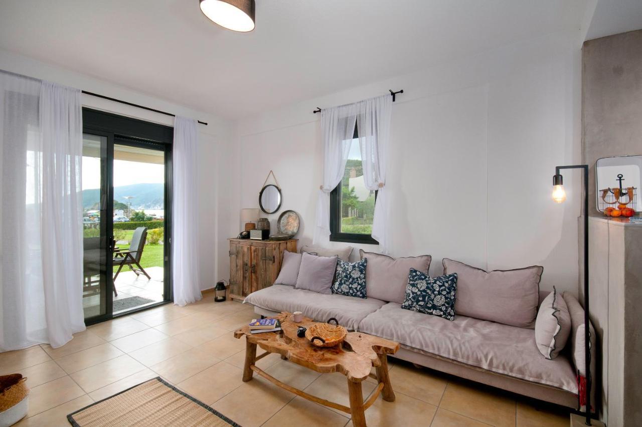 Seathon Seafront Beach Villa In Kalamitsi Exterior photo